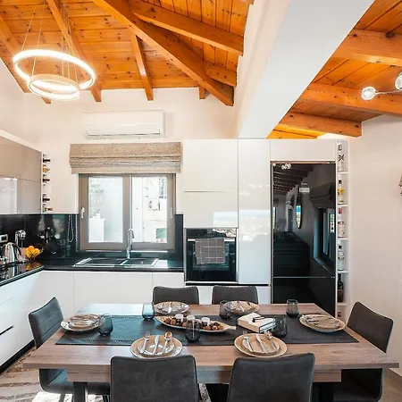 Nikolaos 2 Villa *