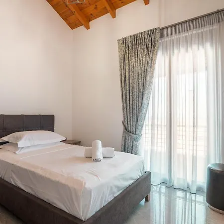 Nikolaos 2 *